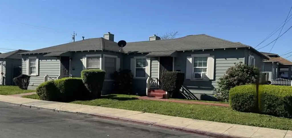 10407 Pontiac Street Oakland CA 94603