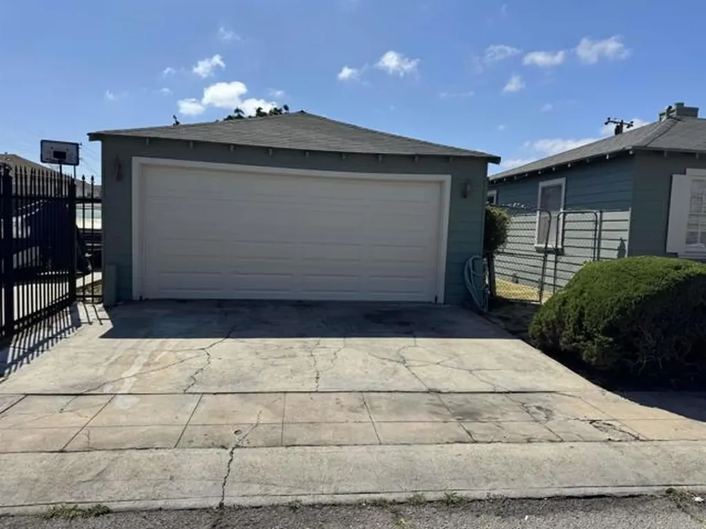 10407 Pontiac Street Oakland CA 94603