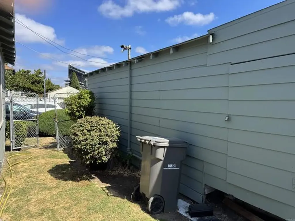 10407 Pontiac Street Oakland CA 94603