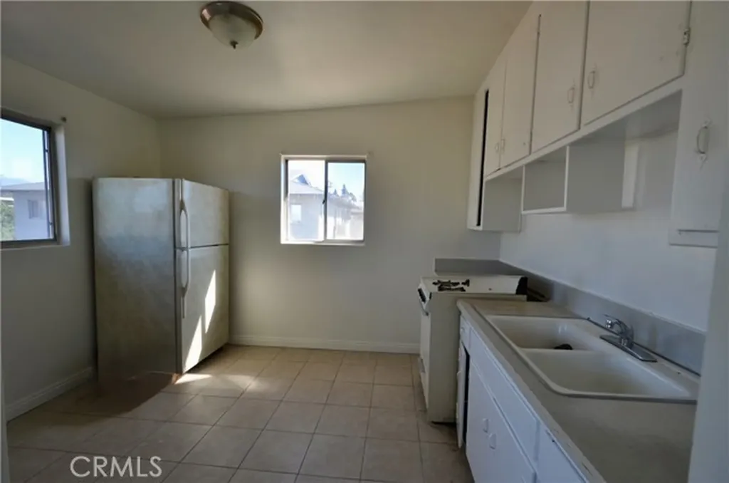 5147 Canoga Montclair CA 91763