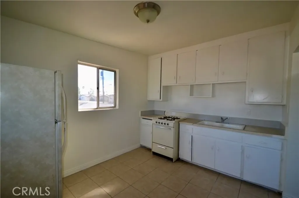 5147 Canoga Montclair CA 91763