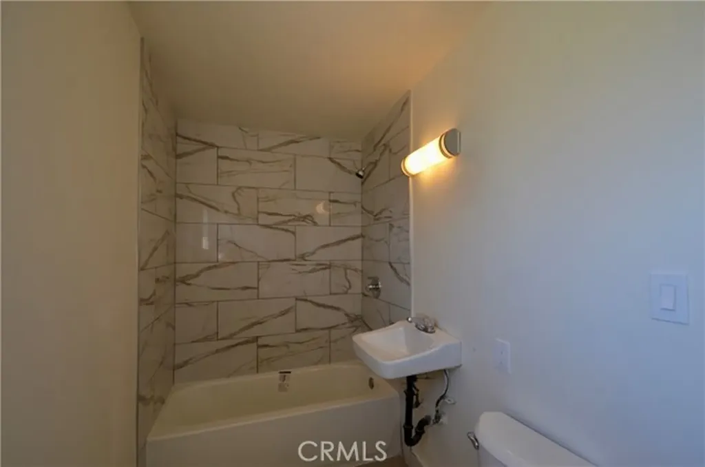 5147 Canoga Montclair CA 91763