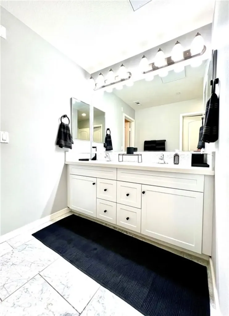 8823 Jacaranda Montclair CA 91763