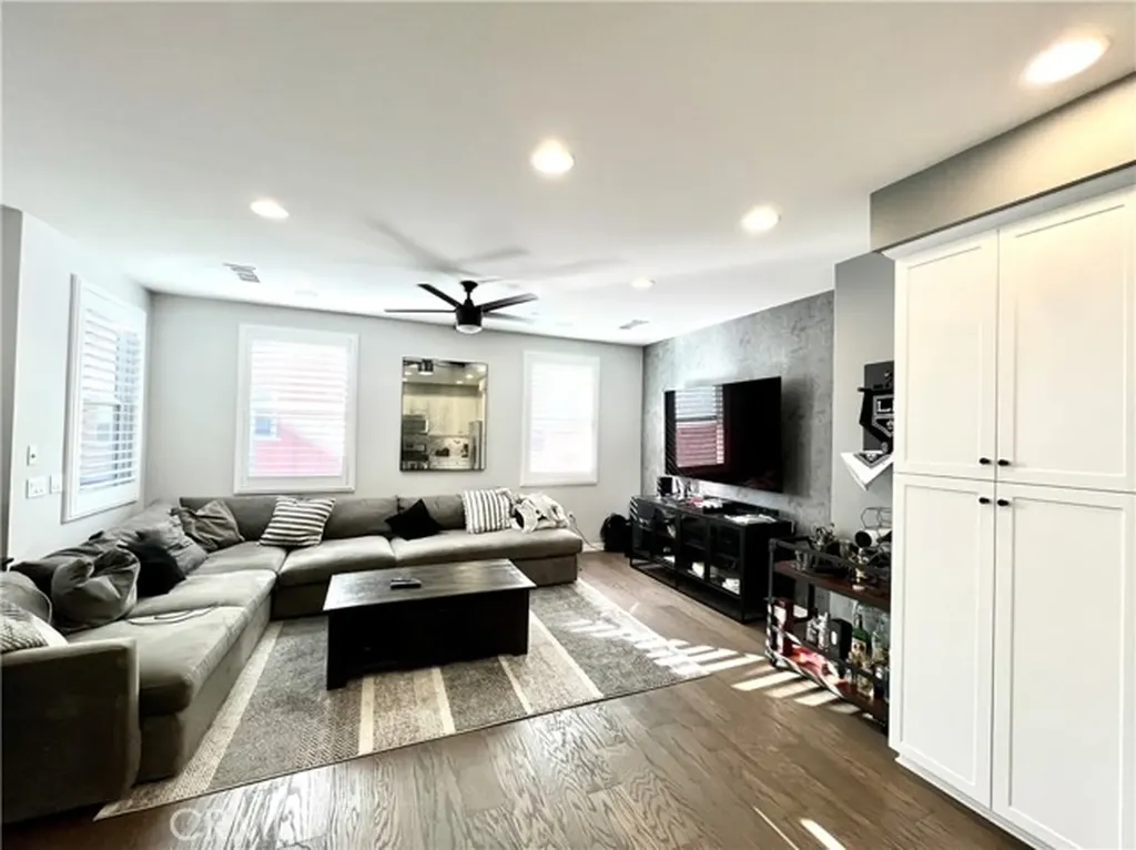8823 Jacaranda Montclair CA 91763