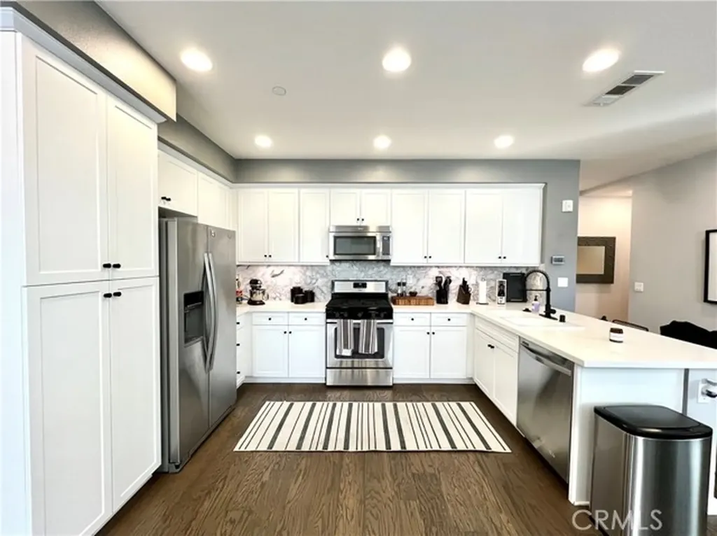 8823 Jacaranda Montclair CA 91763