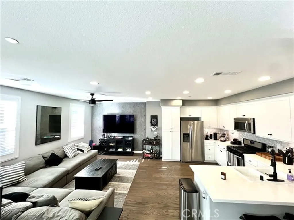8823 Jacaranda Montclair CA 91763