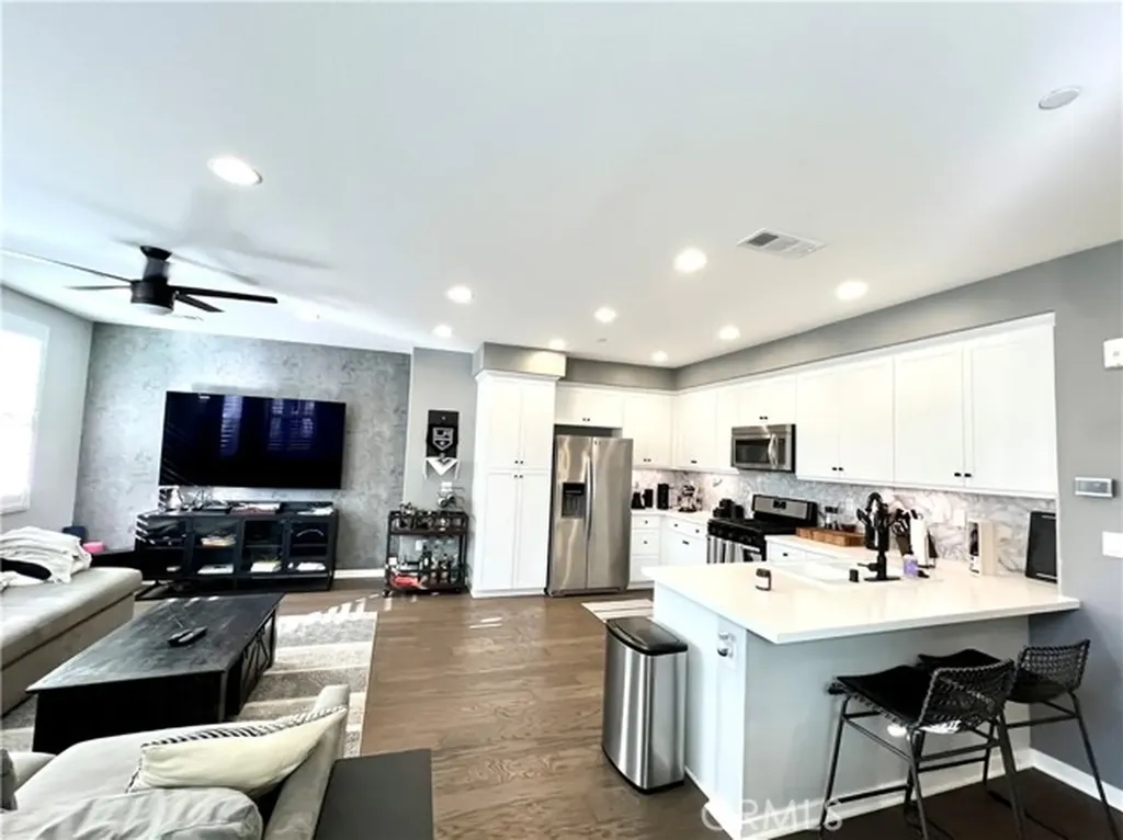 8823 Jacaranda Montclair CA 91763