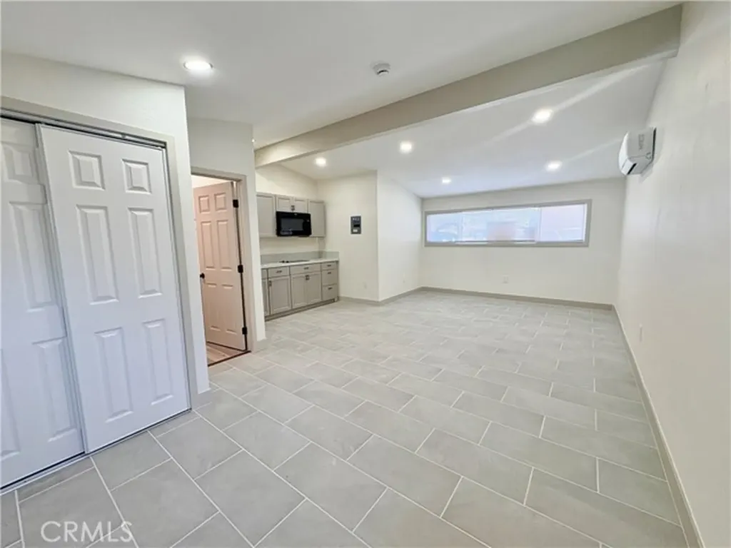 4585 Hawthorne Montclair CA 91786