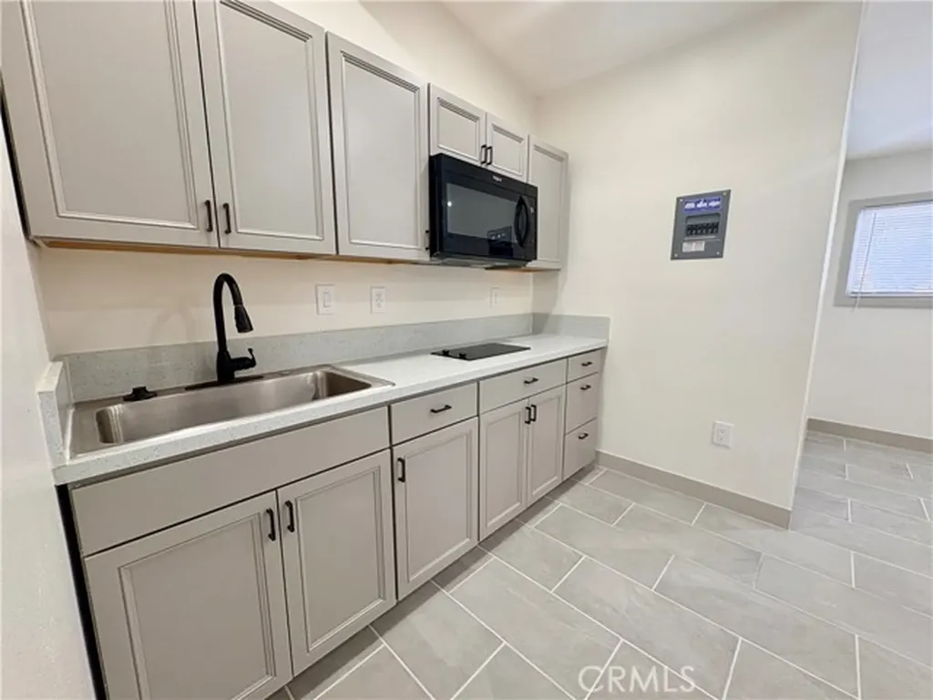 4585 Hawthorne Montclair CA 91786