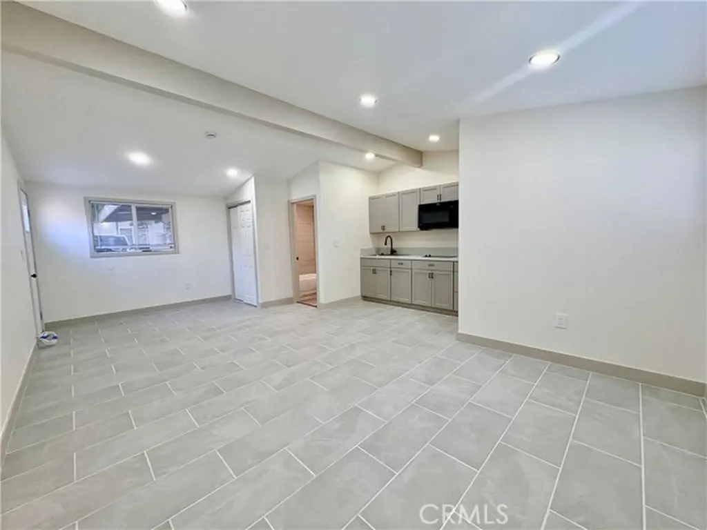 4585 Hawthorne Montclair CA 91786