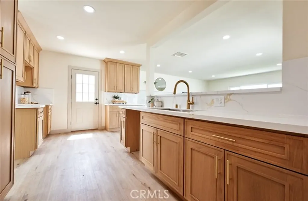 10037 Geneva Montclair CA 91763