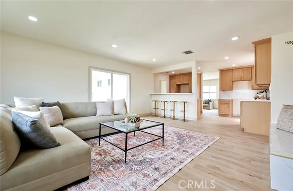 10037 Geneva Montclair CA 91763