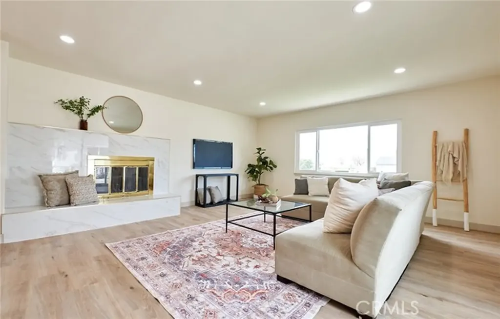 10037 Geneva Montclair CA 91763