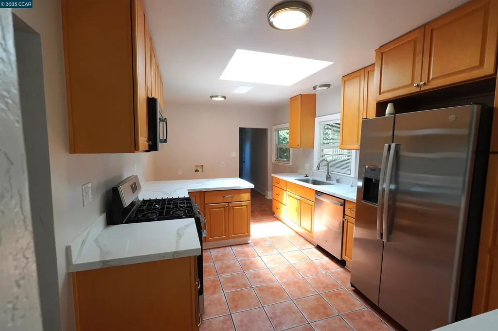 2645 Maxwell Oakland CA 94619