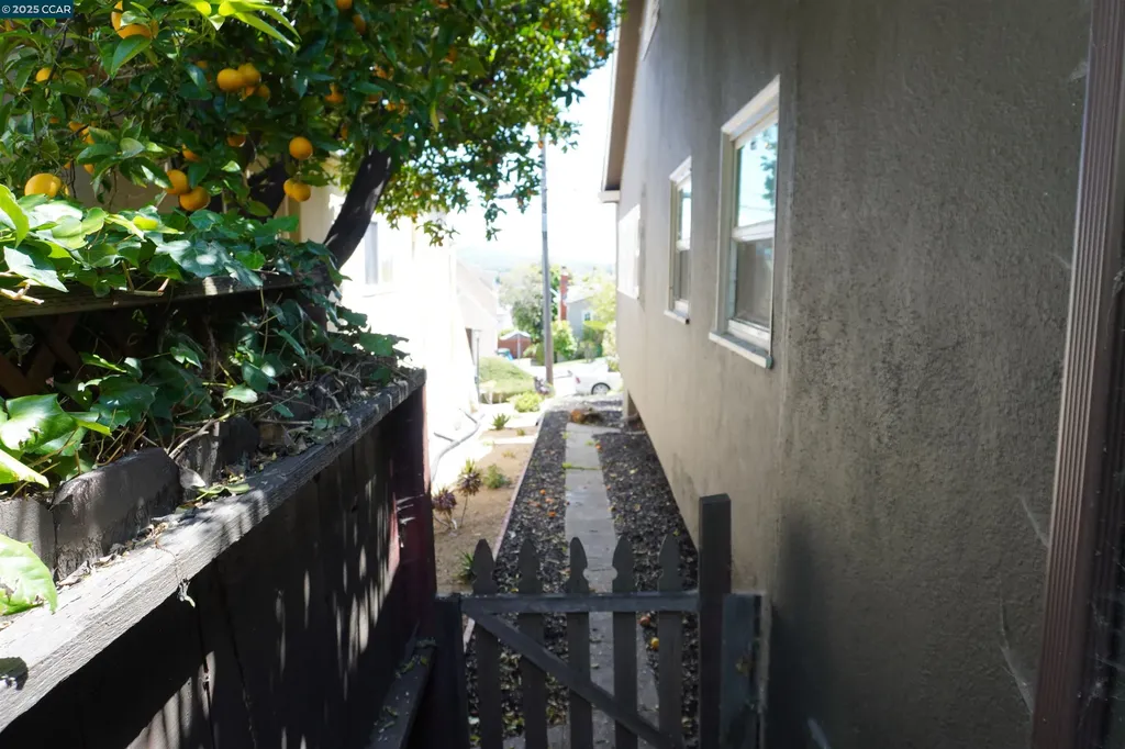 2645 Maxwell Oakland CA 94619