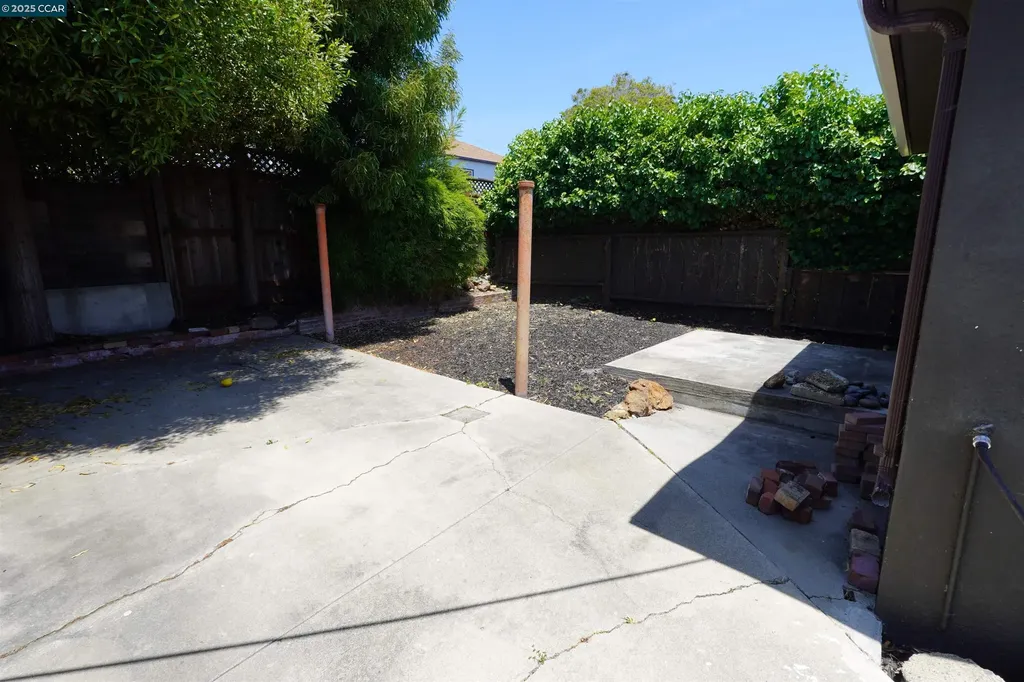 2645 Maxwell Oakland CA 94619