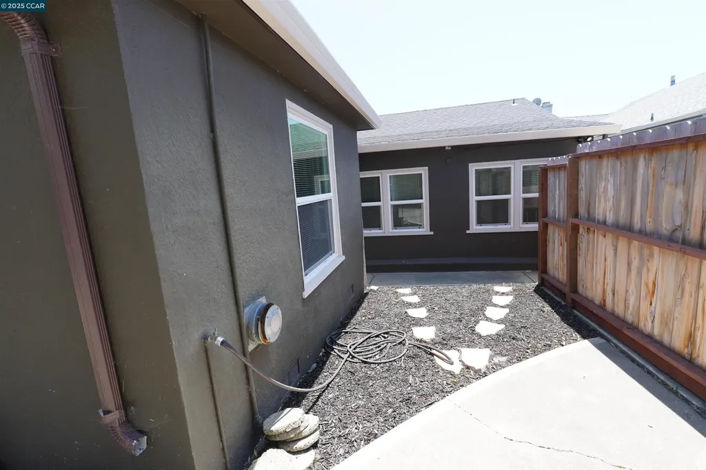 2645 Maxwell Oakland CA 94619