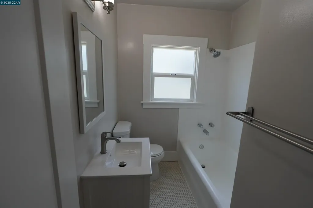 2645 Maxwell Oakland CA 94619