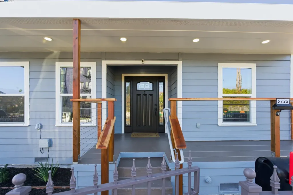 5729 Bancroft Avenue Oakland CA 94605