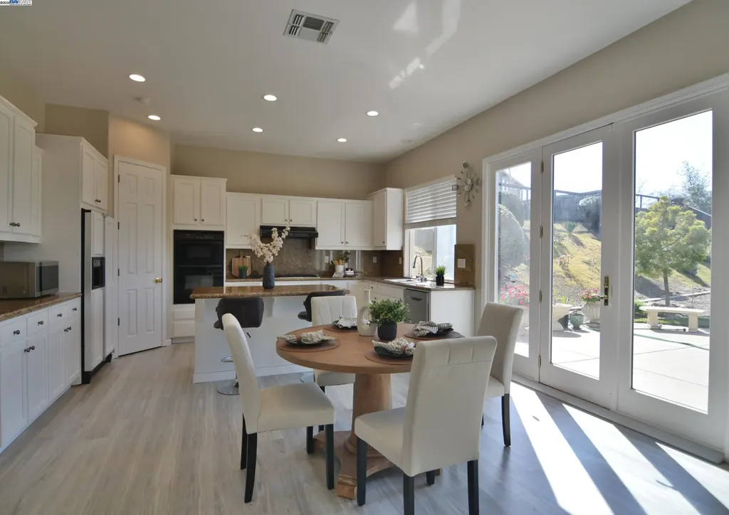 25657 Crestfield Drive Castro Valley CA 94552