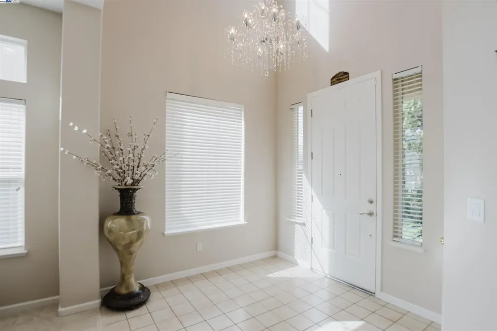 25657 Crestfield Drive Castro Valley CA 94552