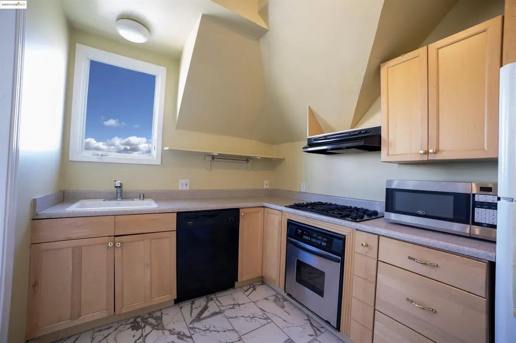 1009 Madison Street Oakland CA 94607