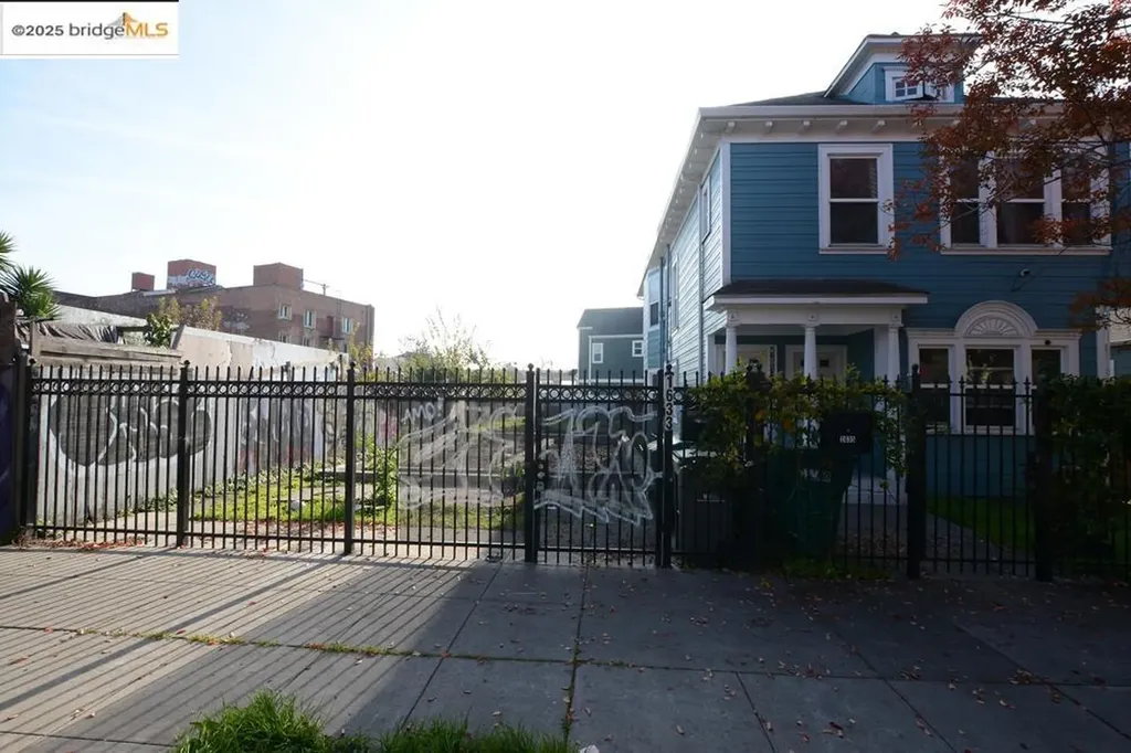 1633 8th Street Oakland CA 94607