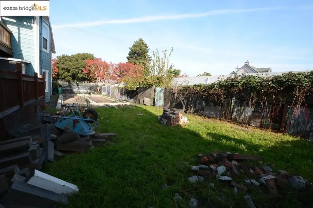 1633 8th Street Oakland CA 94607