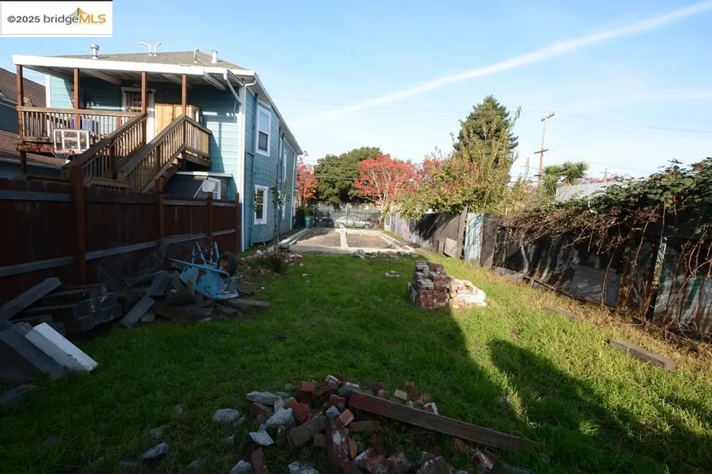 1633 8th Street Oakland CA 94607