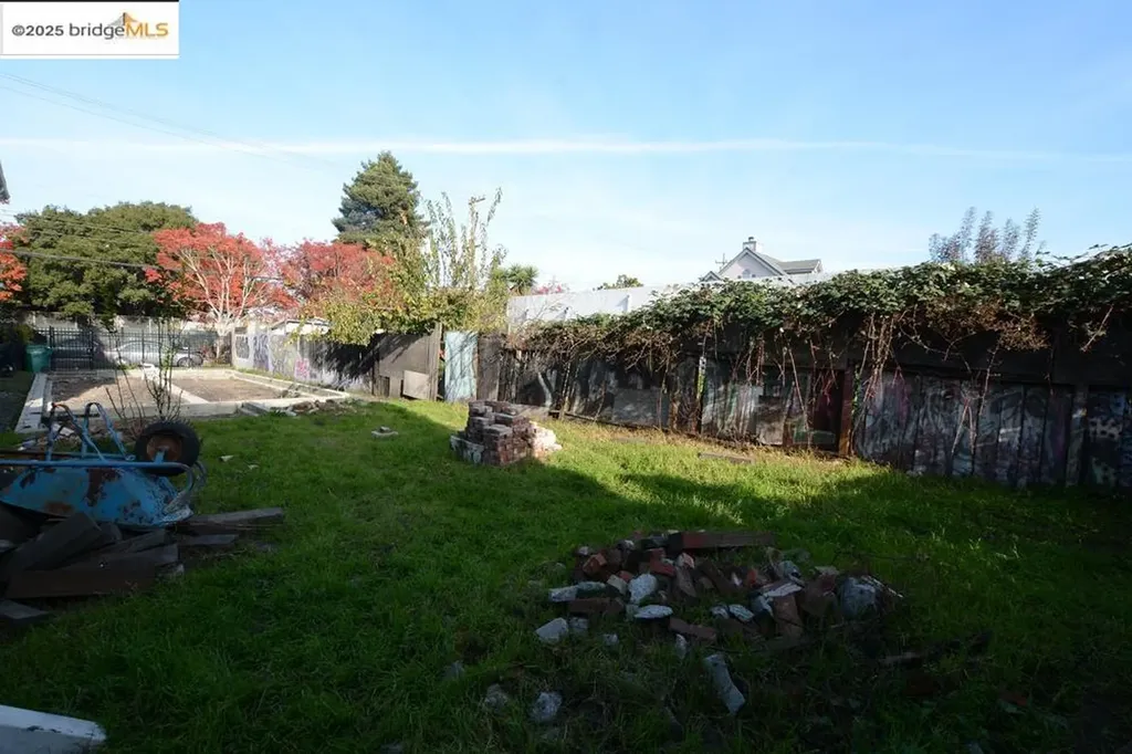 1633 8th Street Oakland CA 94607