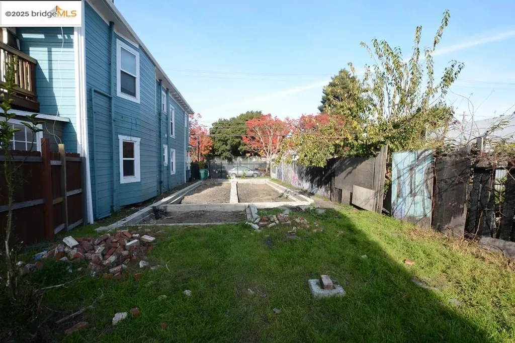 1633 8th Street Oakland CA 94607