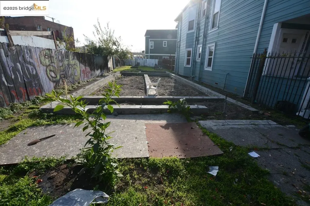 1633 8th Street Oakland CA 94607