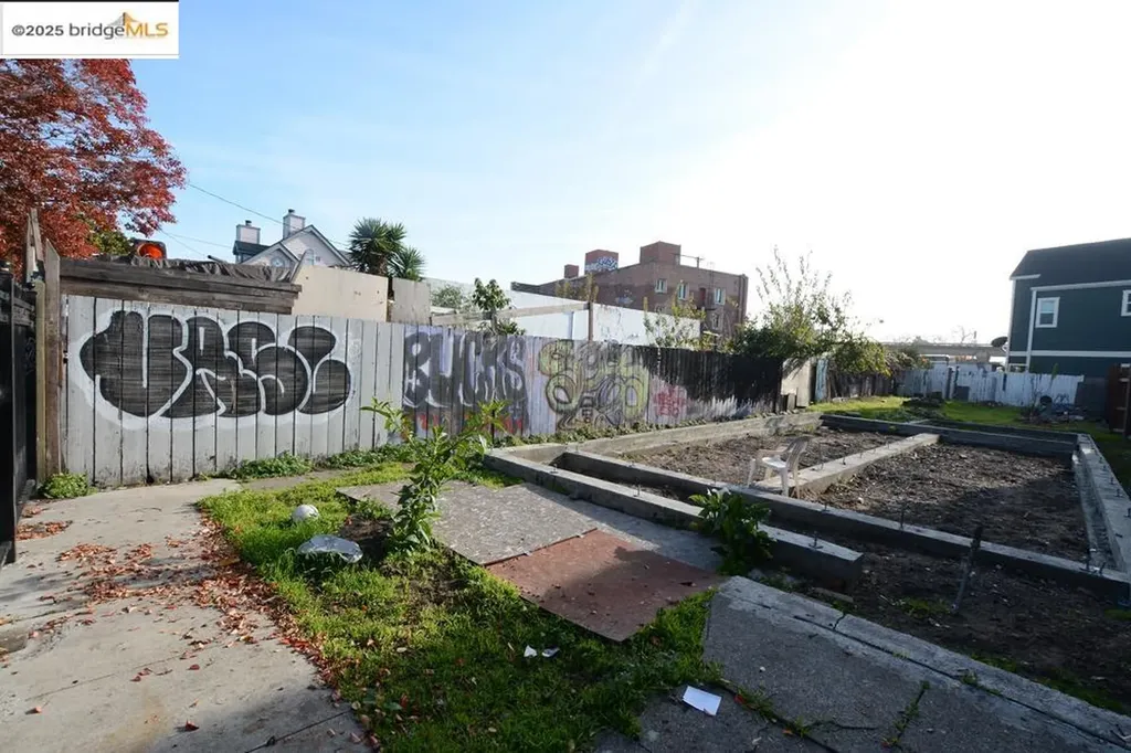 1633 8th Street Oakland CA 94607