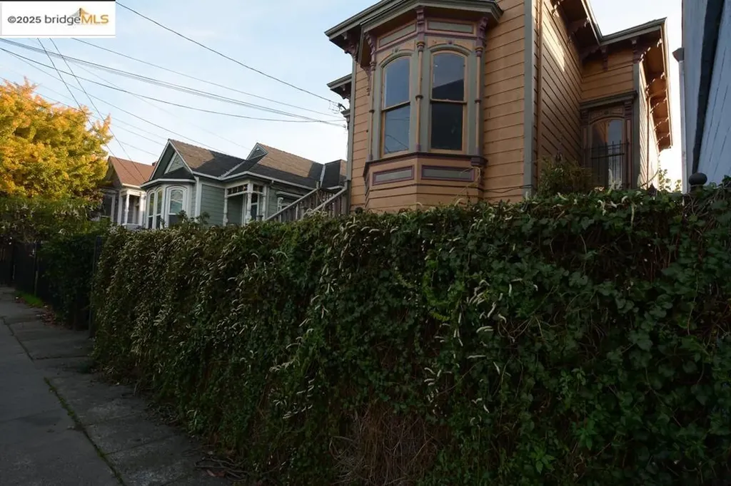 1633 8th Street Oakland CA 94607