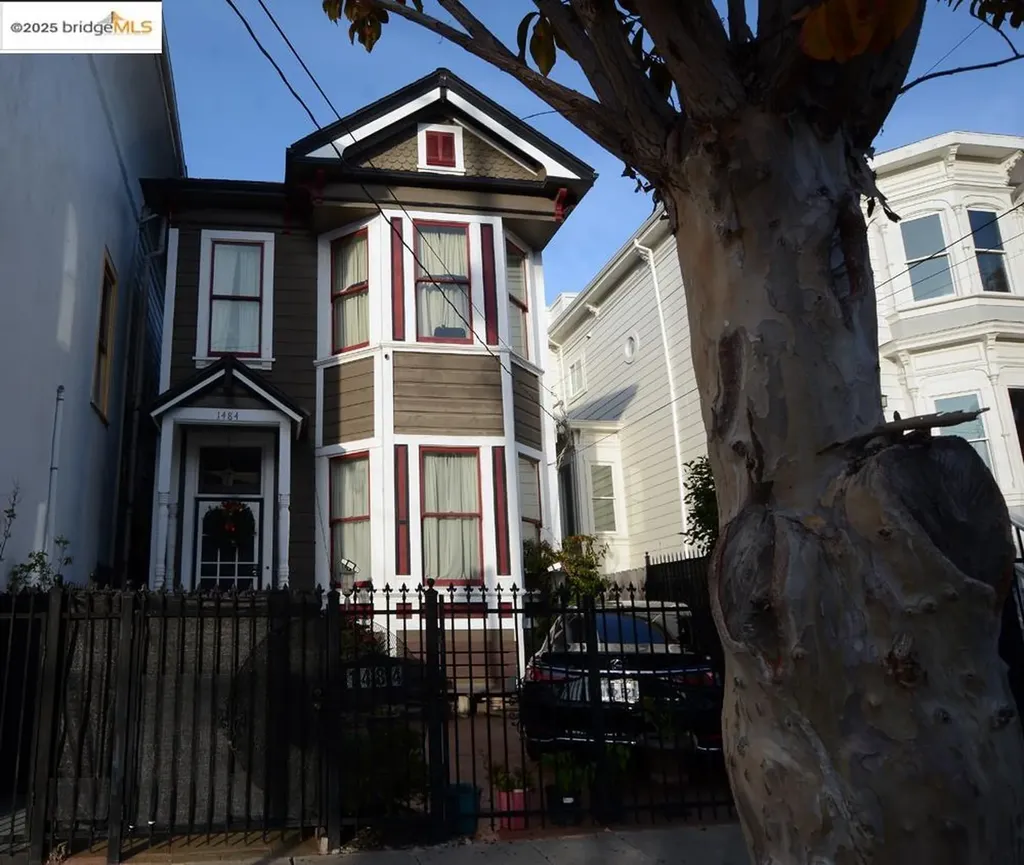 1633 8th Street Oakland CA 94607