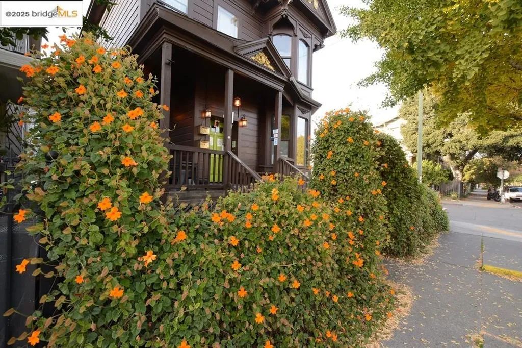 1633 8th Street Oakland CA 94607