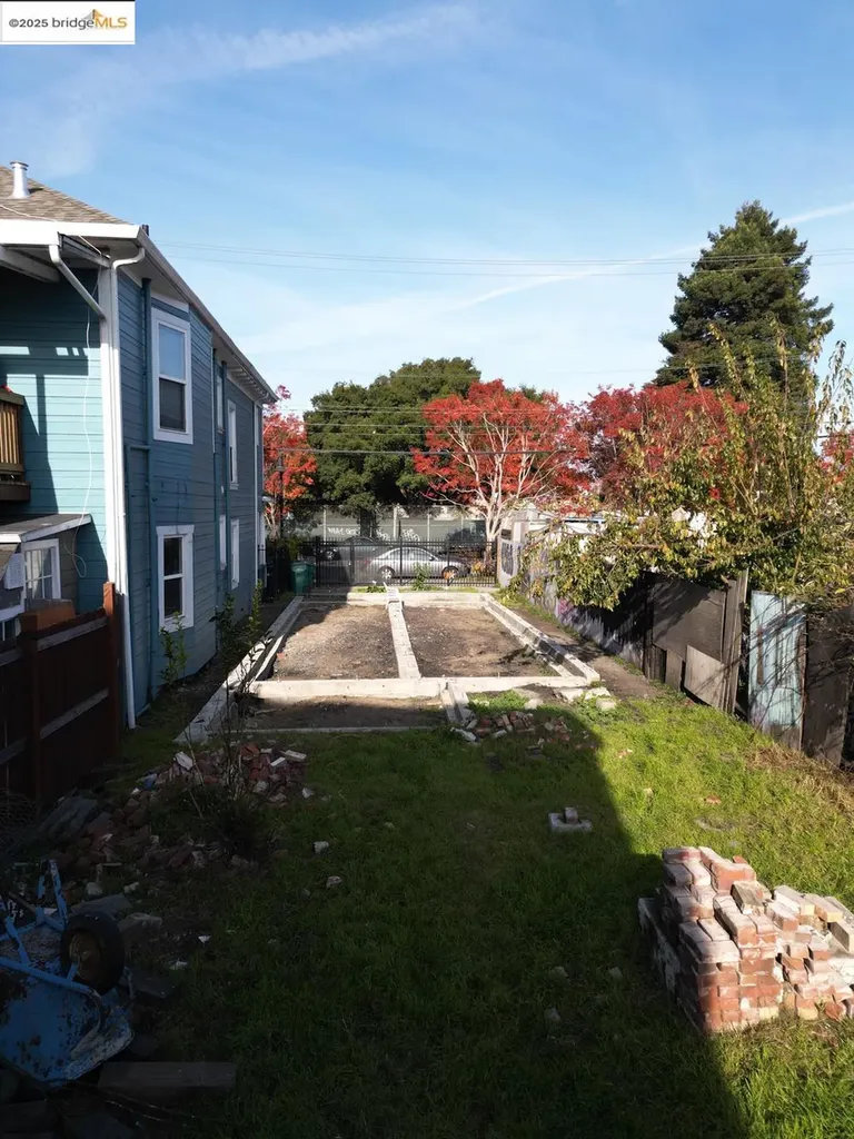 1633 8th Street Oakland CA 94607