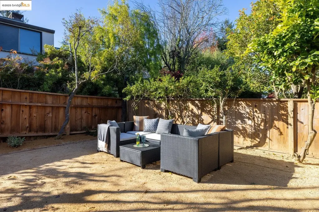 568 Vistamont Avenue Berkeley CA 94708