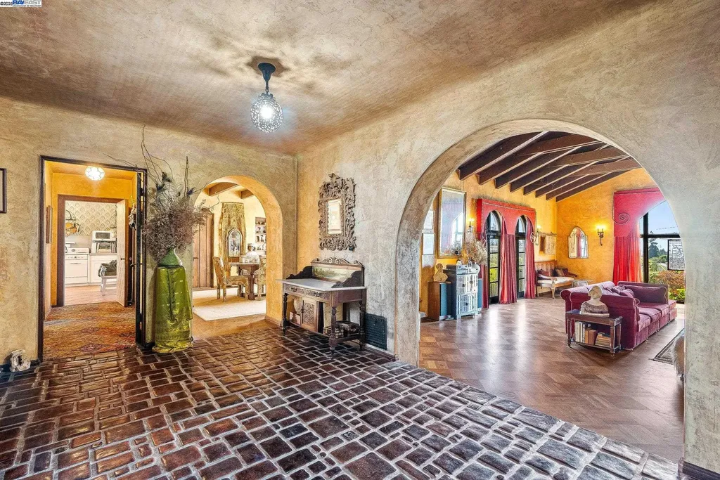 921 Warren Street Hayward CA 94541