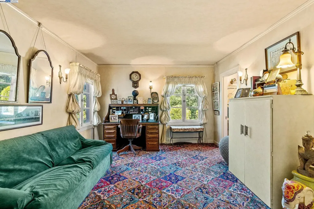 921 Warren Street Hayward CA 94541