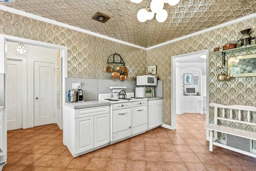 921 Warren Street Hayward CA 94541