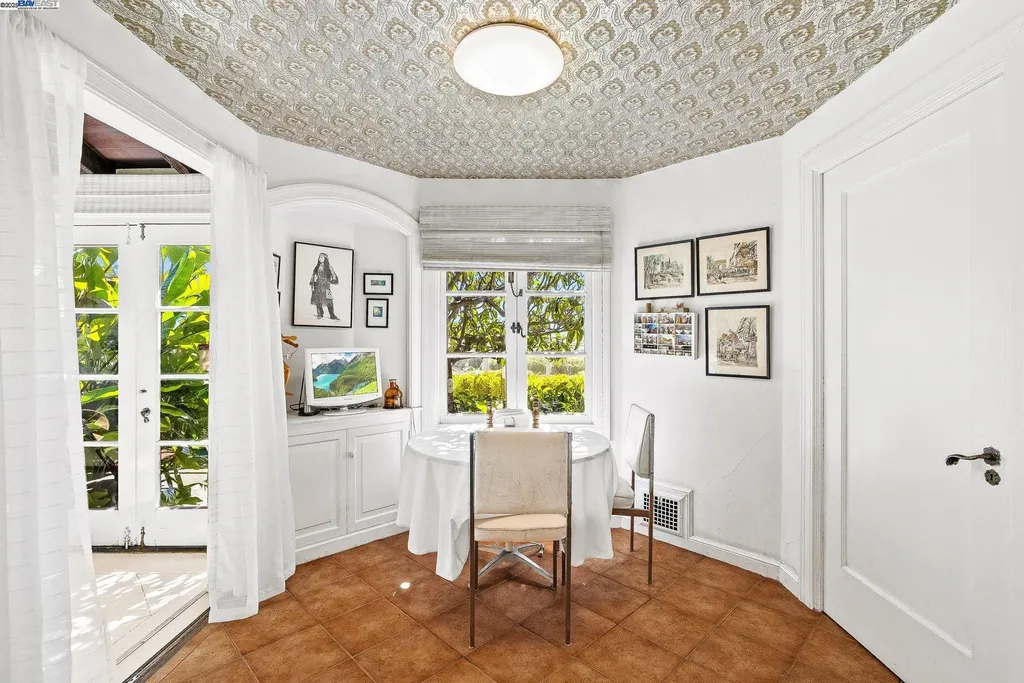 921 Warren Street Hayward CA 94541