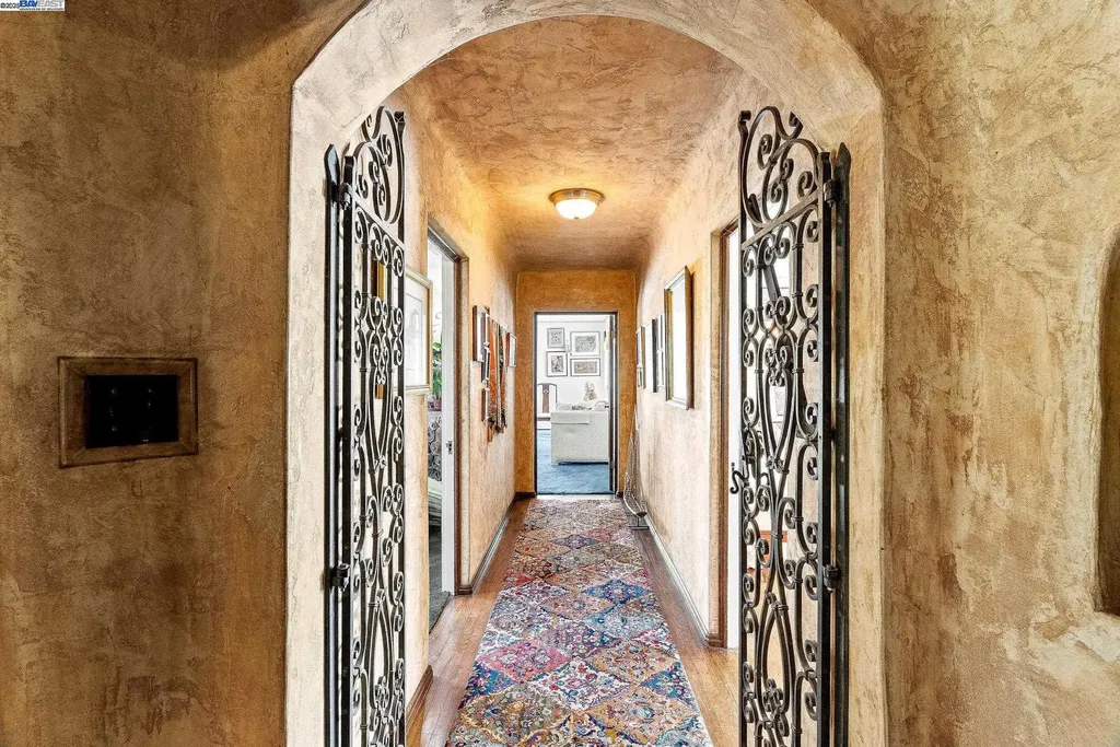 921 Warren Street Hayward CA 94541