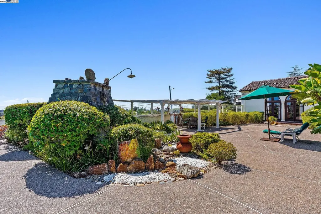 921 Warren Street Hayward CA 94541