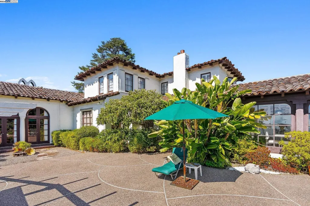 921 Warren Street Hayward CA 94541