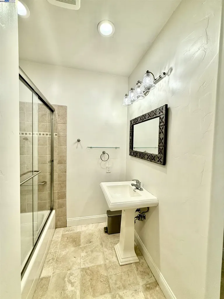 4400 Saint Andrews Road Oakland CA 94605