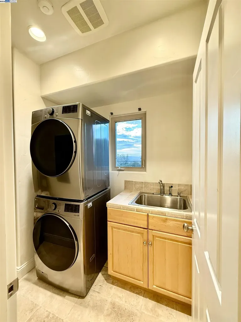4400 Saint Andrews Road Oakland CA 94605
