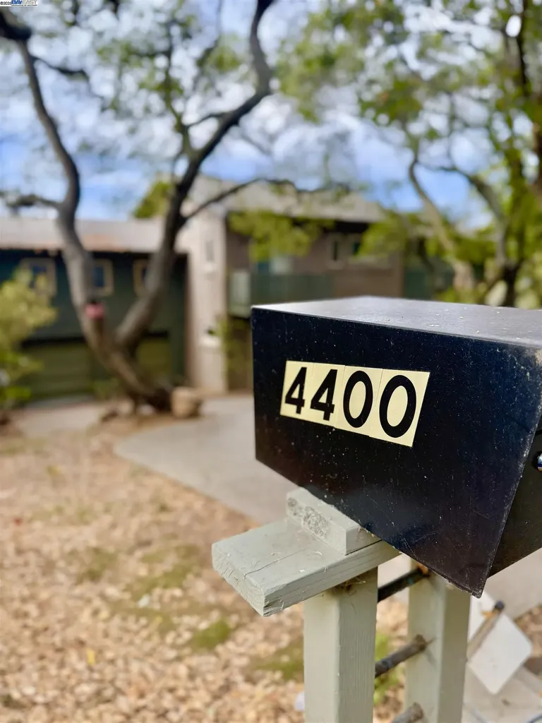 4400 Saint Andrews Road Oakland CA 94605
