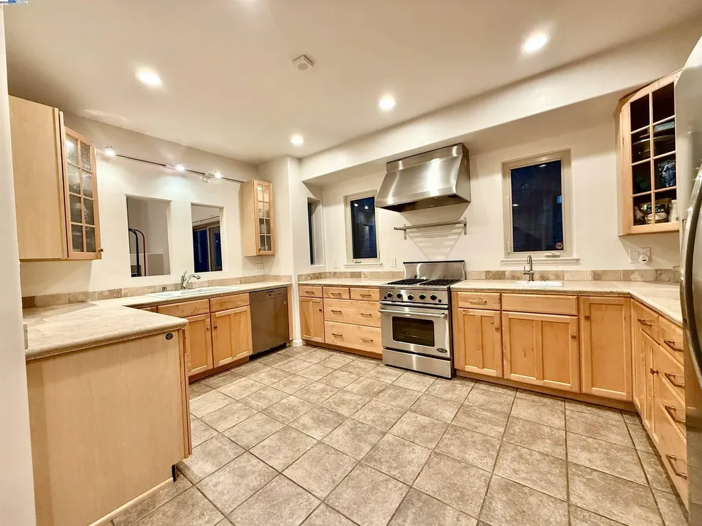 4400 Saint Andrews Road Oakland CA 94605