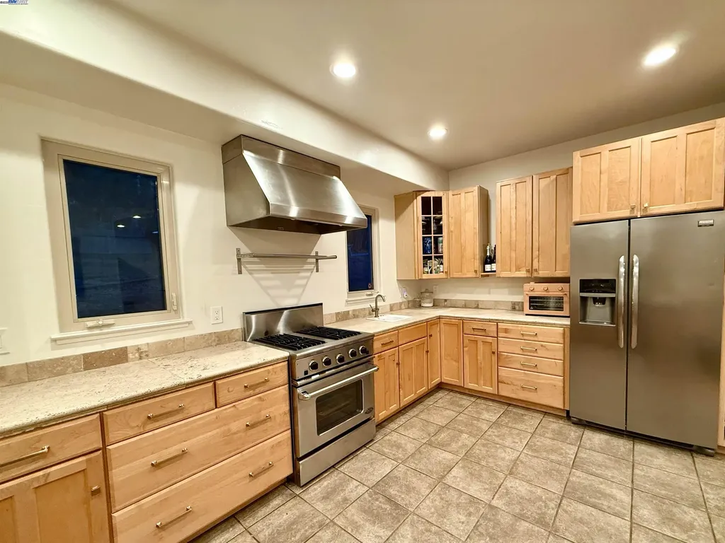 4400 Saint Andrews Road Oakland CA 94605
